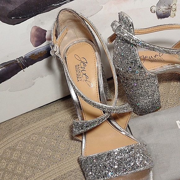 Jewel Badgley Mischka Cook Silver Sandals - Picture 3 of 15